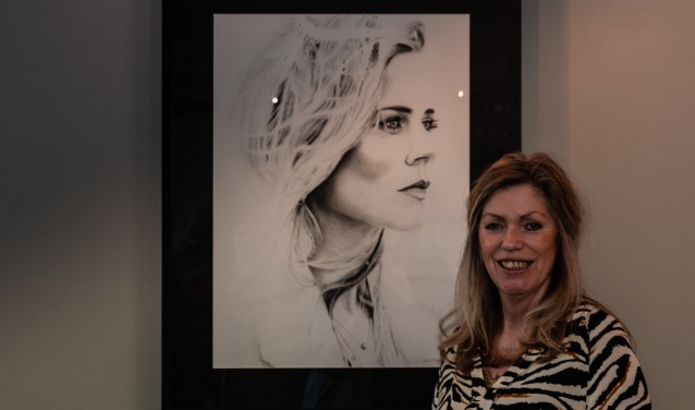 Saskia Klein Nulent exposeert haar werk in het Museumcafé. Foto: Henk Derksen