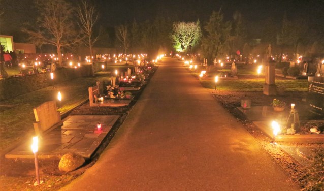 Een beeld van de vierde achtereenvolgende lichtjesavond in Groenlo. Foto: Theo Huijskes
