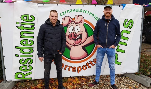 Prins Rick (rechts) en adjudant Ronal in werktenue. Foto: PR