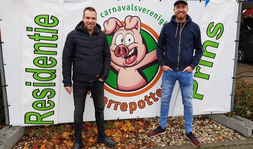 Prins Rick (rechts) en adjudant Ronal in werktenue. Foto: PR