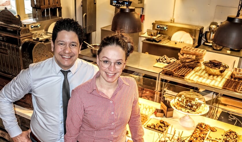 Magdalena Haverkamp runt met haar vriend Michael Bink chocolaterie Magdelena. Foto: Luuk Stam