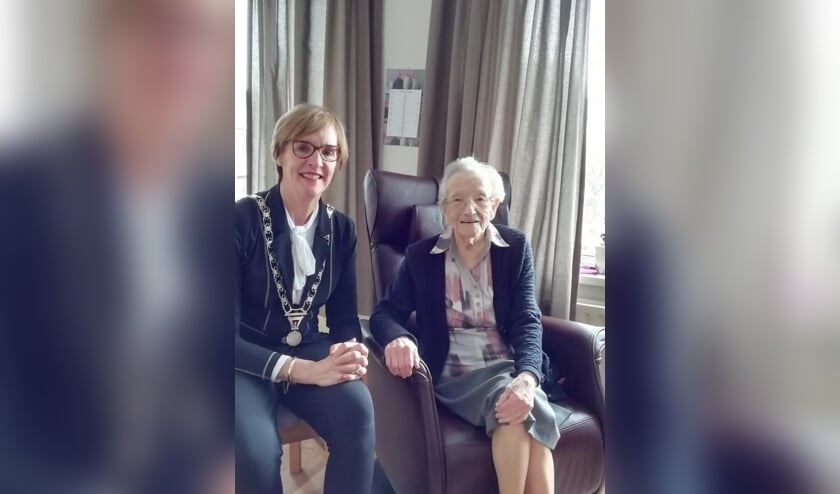 Hoog bezoek voor mevrouw Hanselman. Foto: eigen foto