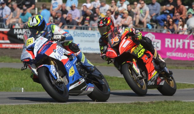 Een van de evenmenten van de Hamove zijn de populaire IRRC races met o.a. Cerveny (45) en Grams (26). Foto: Henk Teerink