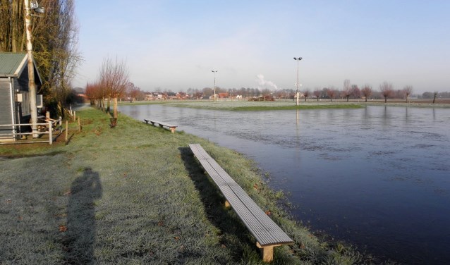 Zicht op ijsbaan en te knotten wilgen richting Steenderen. Foto: Lucas Kalkers