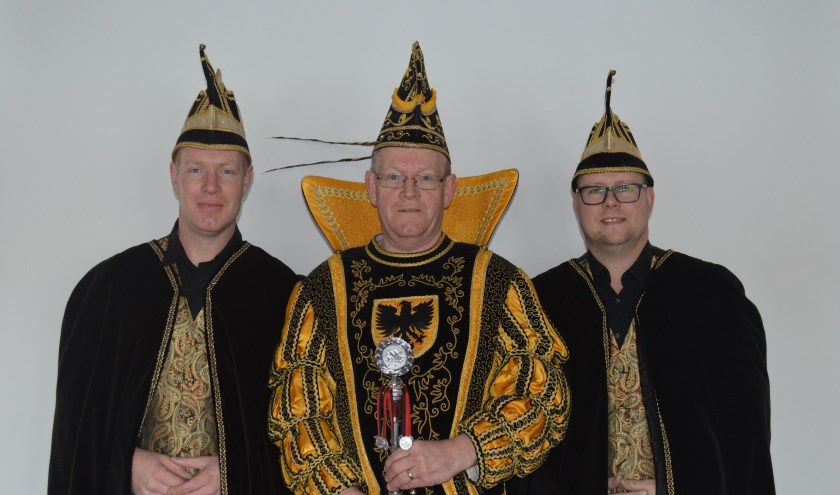 Prins Bennie de Eerste met adjudanten Toon en John 'donderen deur'. Foto: PR