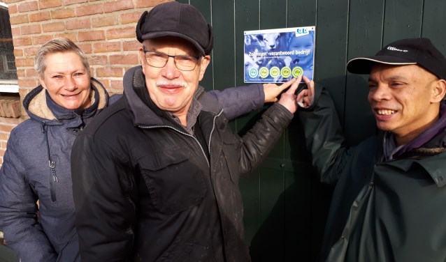Medewerkers : Ilona Mateman, Bert Tenkink en Subandy Wassink zijn maar wat trots op het opnieuw behaalde keurmerk. Foto: PR