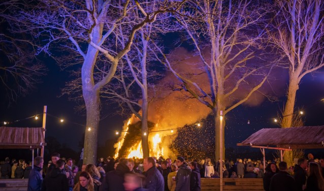 Paaspop Zieuwent: paasvuur en veel meer. Foto: Martijn Koolmees