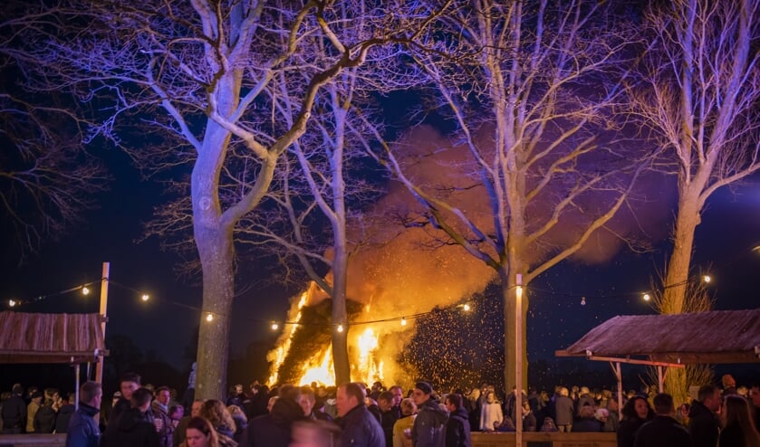 Paaspop Zieuwent: paasvuur en veel meer. Foto: Martijn Koolmees