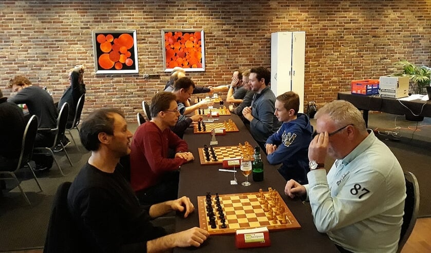 De deelnemers wachten op het startsignaal. Foto: Ruud Goossens