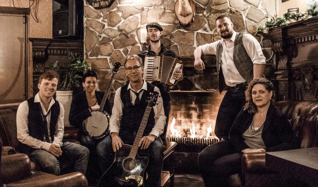 Folkband Lads 'n Lassies. Foto: Jos Roelofs