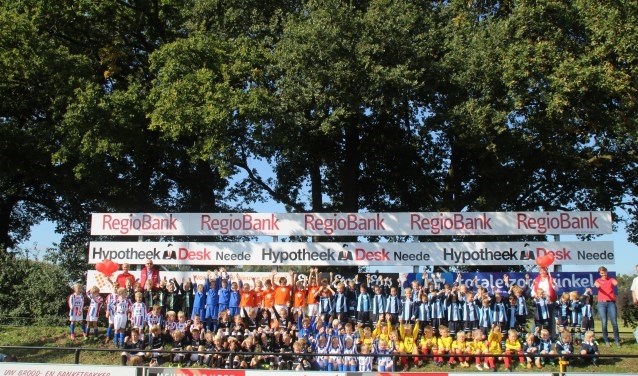 De deelnemers aan het Regiobanktoernooi van 2017. Foto: PR