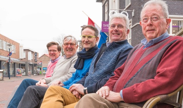 De werkgroep van 'In het voetspoor van Willink', van links af Rob Teunissen, Peter van de Heij, Sven Bonsel, Wim Slotboom (vervanger van René Swienink) en Joop Huisman. Foto: PR