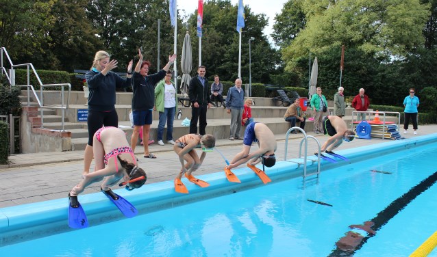 65 kinderen haalden hun diploma vorig seizoen voor het ZwemABC of Zwemvaardigheid. Foto: Jill Mellendijk