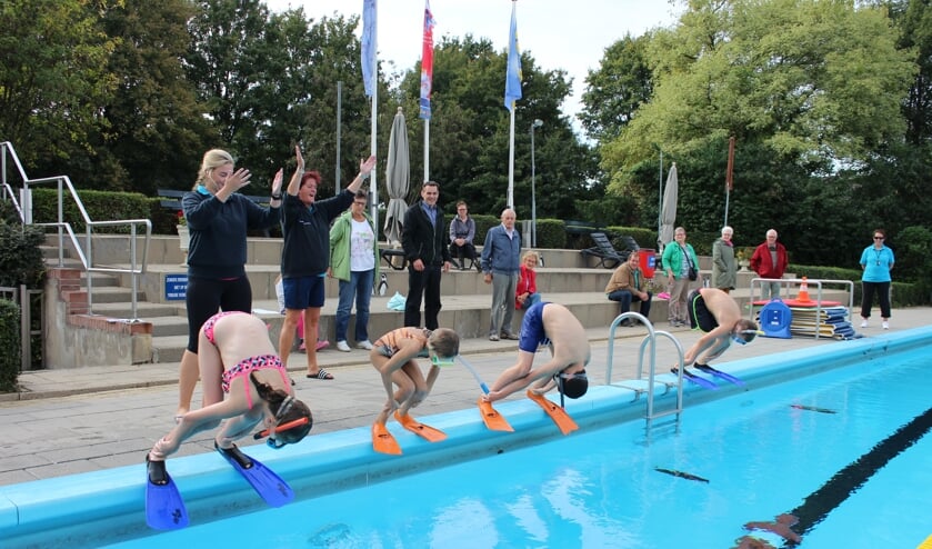65 kinderen haalden hun diploma vorig seizoen voor het ZwemABC of Zwemvaardigheid. Foto: Jill Mellendijk