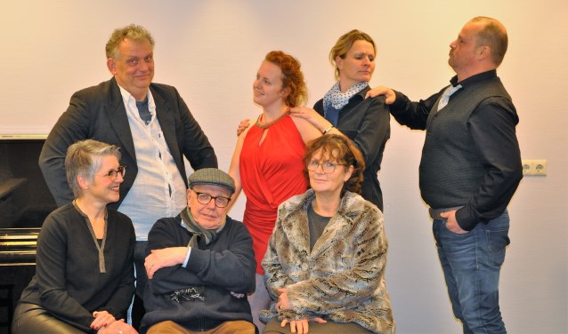 De cast van Thalia die 'Gebroken IJs' speelt. Foto: PR
