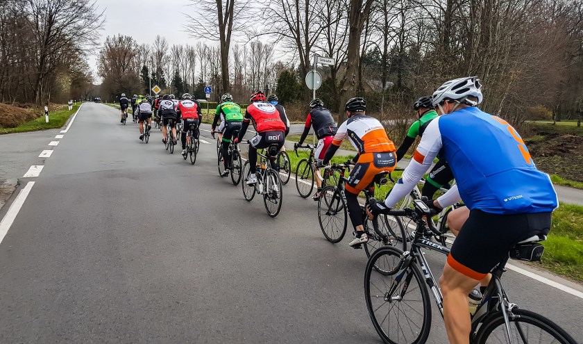 Gezellig samen fietsen. Foto: Henk ter Horst