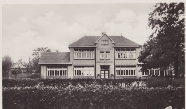 Het Armenpad komt uit bij de Wilhelminaschool. Foto: Collectie Leo van der Linde