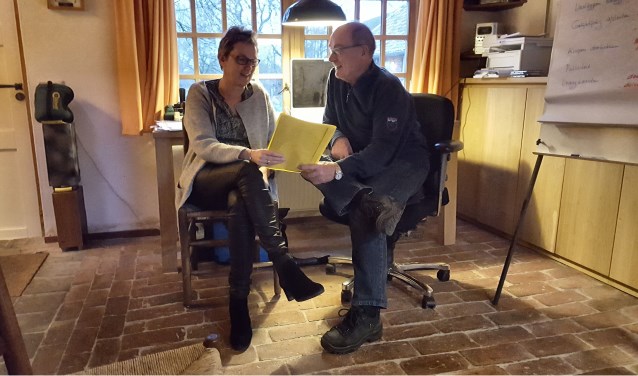 Marianne te Linde en Bennie Bruggink in gesprek over de plannen. Foto: Iris Jansen
