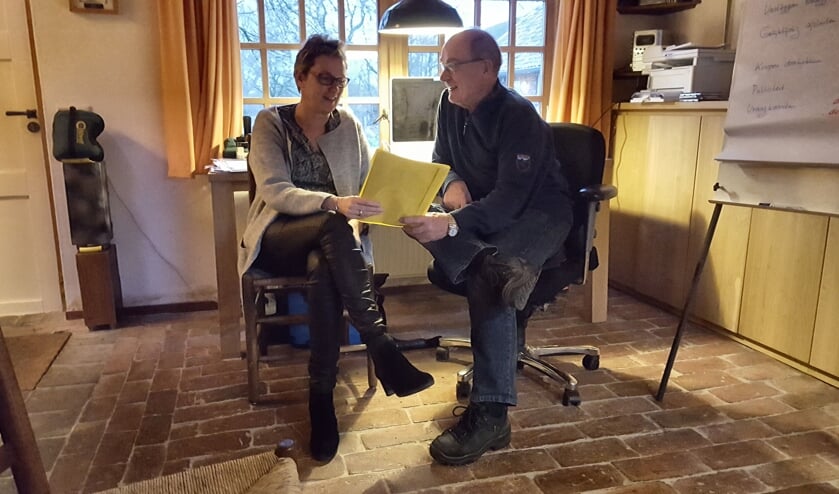 Marianne te Linde en Bennie Bruggink in gesprek over de plannen. Foto: Iris Jansen