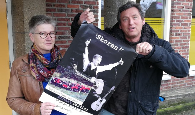 Bestuursleden vanTranen met Tuiten Marcel Scharrenburg (voorzitter) en Gerrie Groot Obbink. Foto: Rob Weeber