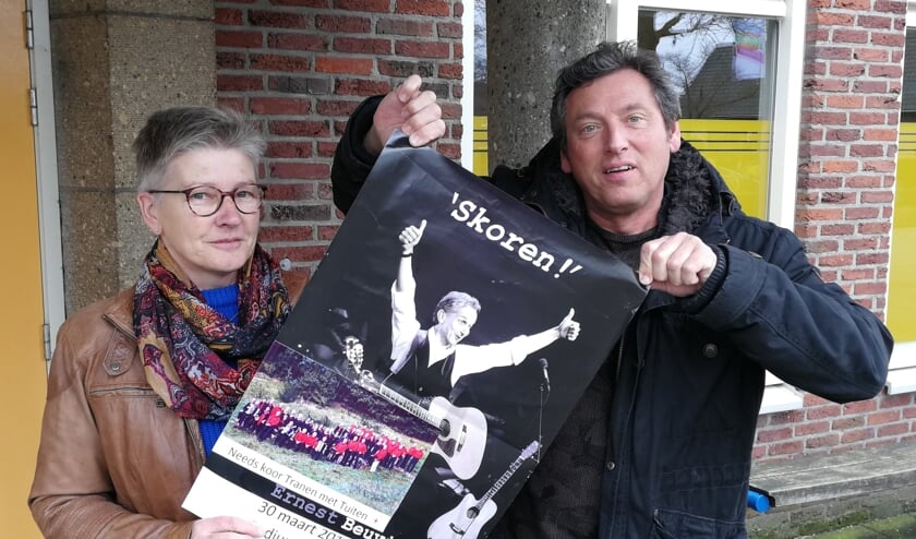 Bestuursleden vanTranen met Tuiten Marcel Scharrenburg (voorzitter) en Gerrie Groot Obbink. Foto: Rob Weeber
