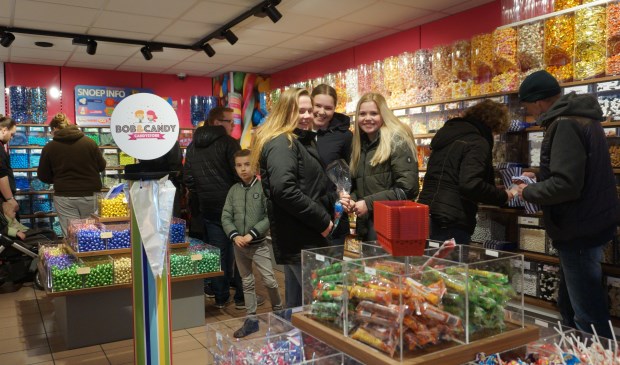 Bij Bob & Candy Candystore kunnen snoepliefhebbers kiezen uit zo'n driehonderd soorten schepsnoep.