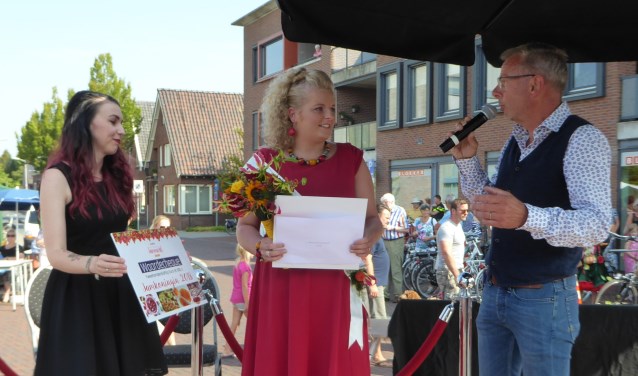Inhuldiging Jamkoningin Maud Grevink (midden). Foto: Rob Weeber