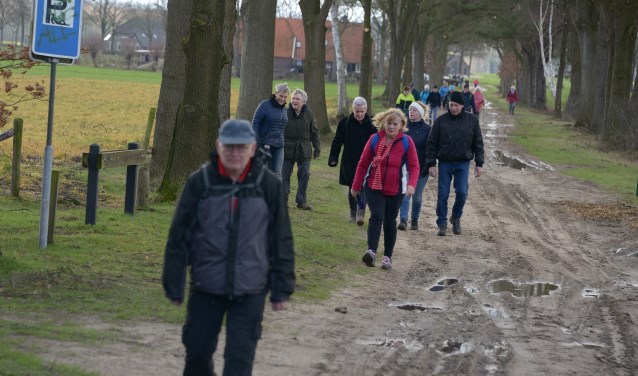 Door de natte weersomstandigheden waren sommige zandwegen wat modderig. Foto: Achterhoekfoto.nl/Johan Braakman