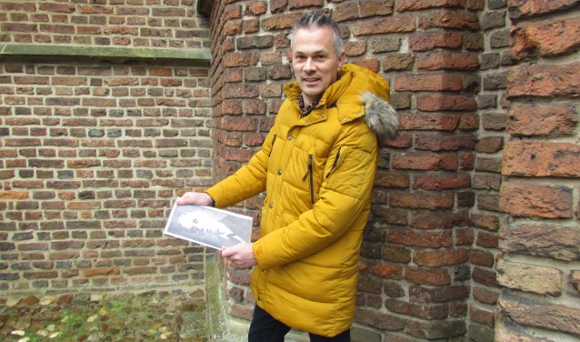 Peter Nieuwenhuizen op de plek waar het kunstwerk komt. Foto: Rob Stevens