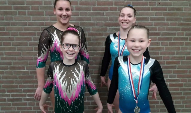 Sharon Bollen, Dani Hiddink, Roxanne Geurink en Bente Rensen. Foto: PR