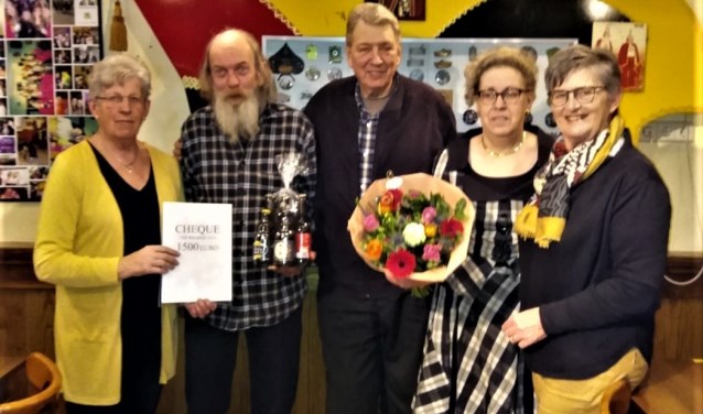 Van links naar rechts; Rikie Scharenborg, Ton Roelvink, Frans Scholten, Annemiek Scharenborg en Lidwien te Have. Foto: PR