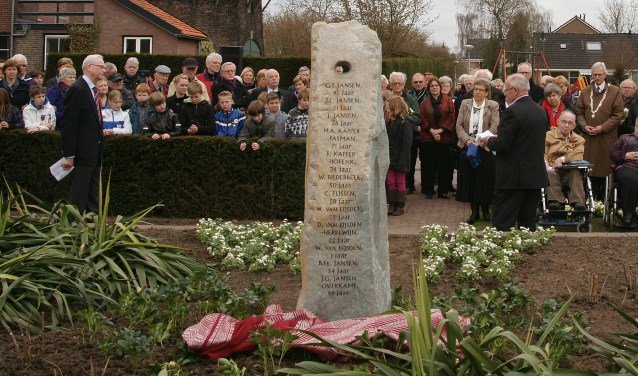 De onthulling van het V1 monument in 2011. Foto Jan Rossel