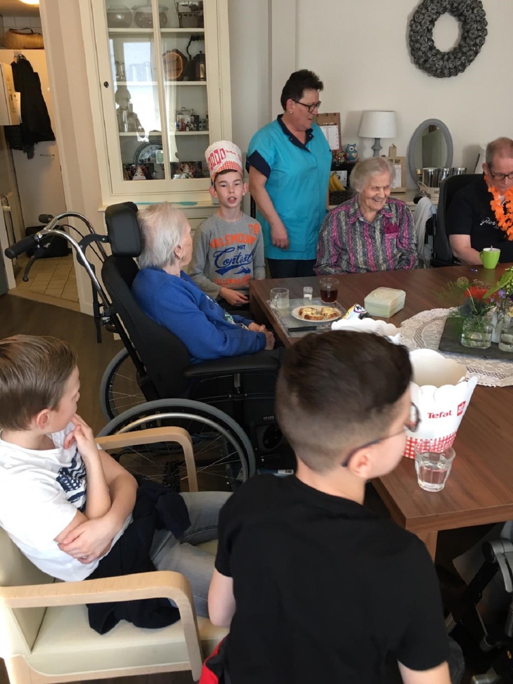 Pannenkoeken eten in de Vredensehof. Foto: W. Doosje