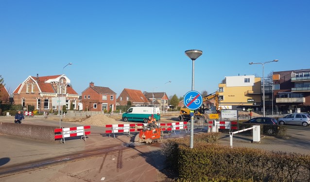 Werkzaamheden op de parkeerplaats van nu nog de Emté en binnenkort de Jumbo. Foto: Mark Ebbers