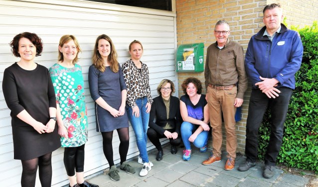 De officiële ingebruikname van de BuurtAED. Foto: Theo Huijskes