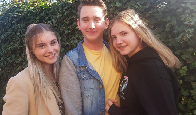 Vlnr. Evie Legro, Twan Roos en Fem Gelinck gaan naar het EK en het WK Hiphopdans. Foto: Kyra Broshuis