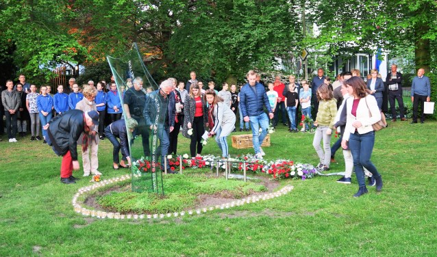 Een beeld van de Dodenherdenking 2018 in Groenlo. Foto: Theo Huijskes