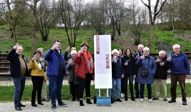 Vrijwilligers van het Zeddamse natuurtheater bij de presentatie vna het programma. Foto: Jan Kraaijenbrink
