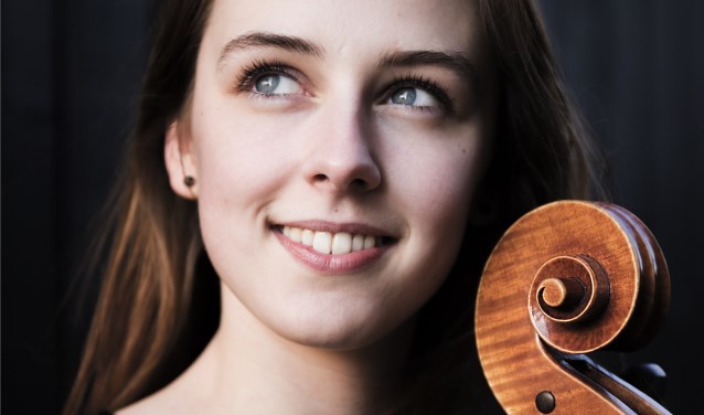 Celliste Wytske is te gast bij Kleinkoor Vivente. Foto: Marije van den Berg