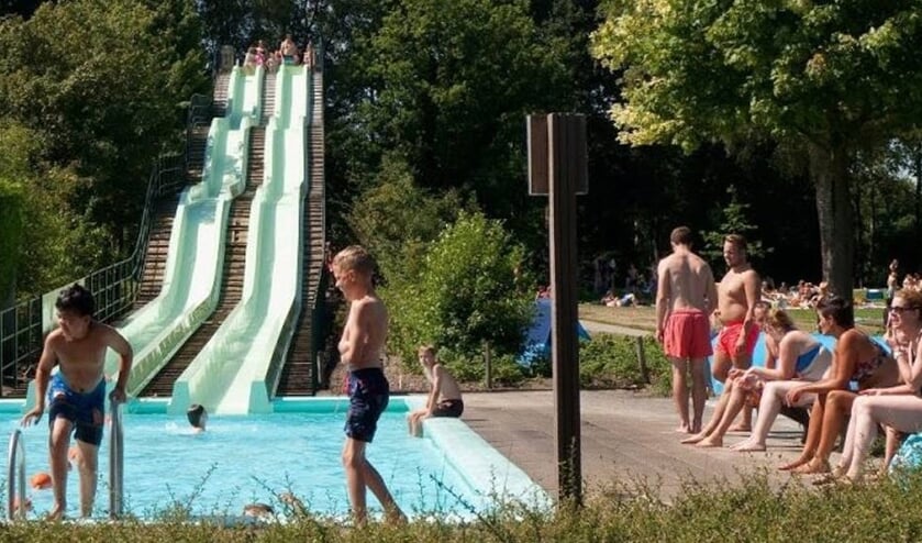 Als de voorverkoop van de abonnementen een voorteken is van de verloop van de rest van het komend zwemseizoen dan kan het personeel van zwembad De Meene 'de borst nat maken'. Foto: PR.