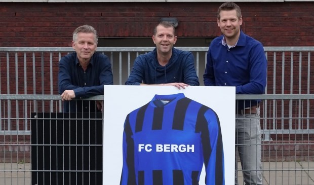 Het nieuwe shirt is blauw-zwart. Foto: PR