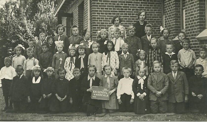 Leerlingen R.K. lagere school Harreveld in 1931. Foto: archief OKV Harvelt