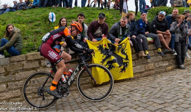 Pepijn Reinderink tijdens de beklimming van de beruchte Muur van Geraardsbergen. Foto: PR.