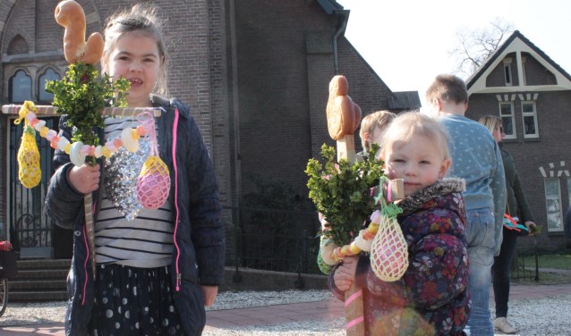 Er waren zondag prachtige palmpaasstokken voor de Palmpasen optocht door de kinderen gemaakt Foto: PR