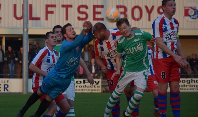 Een hachelijk momentje voor het doel van Ulftse Boys. Foto: PR