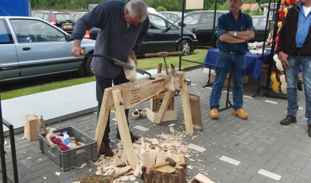 Klompen maken: ook houtbewerking. Foto: PR