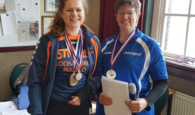 Suzan Zieverink (l) werd Gelders kampioen vrouwen. Mirjam ter Maat eindigde als winnares in categorie.zes. Foto: PR