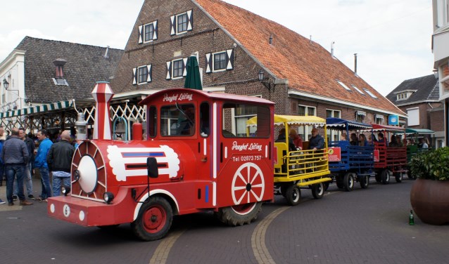 Het treintje rijdt ook weer rond voor een vrolijk ritje door het dorp. Foto: PR