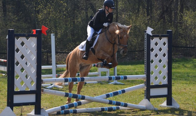 Pascalle Groeneveld van RV en PC De Graafschap met haar pony Finn. Foto: PR.
