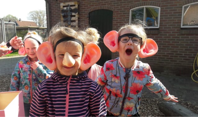 Goed ruiken en goed luisteren met de grote (nep-) neuzen en oren. Foto: PR